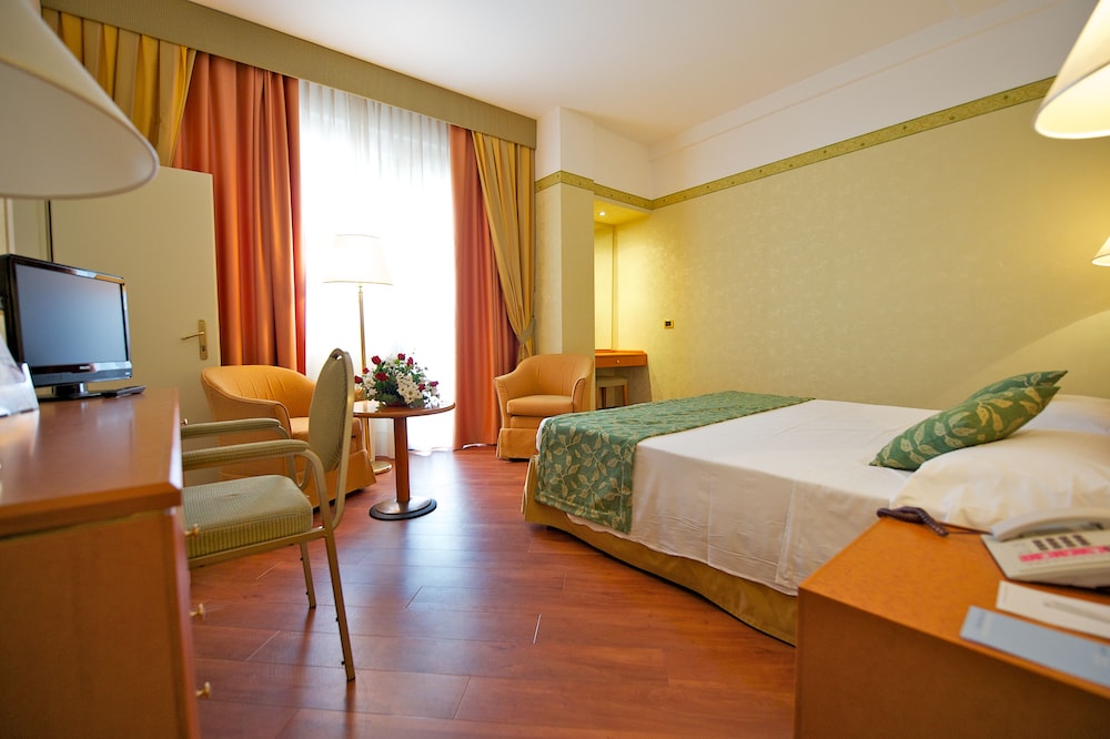 Hotel Delfino Taranto 23/74