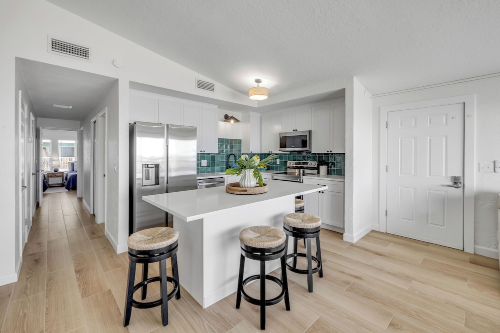 New Smyrna Waves MOD Collection by Sonesta 47/50