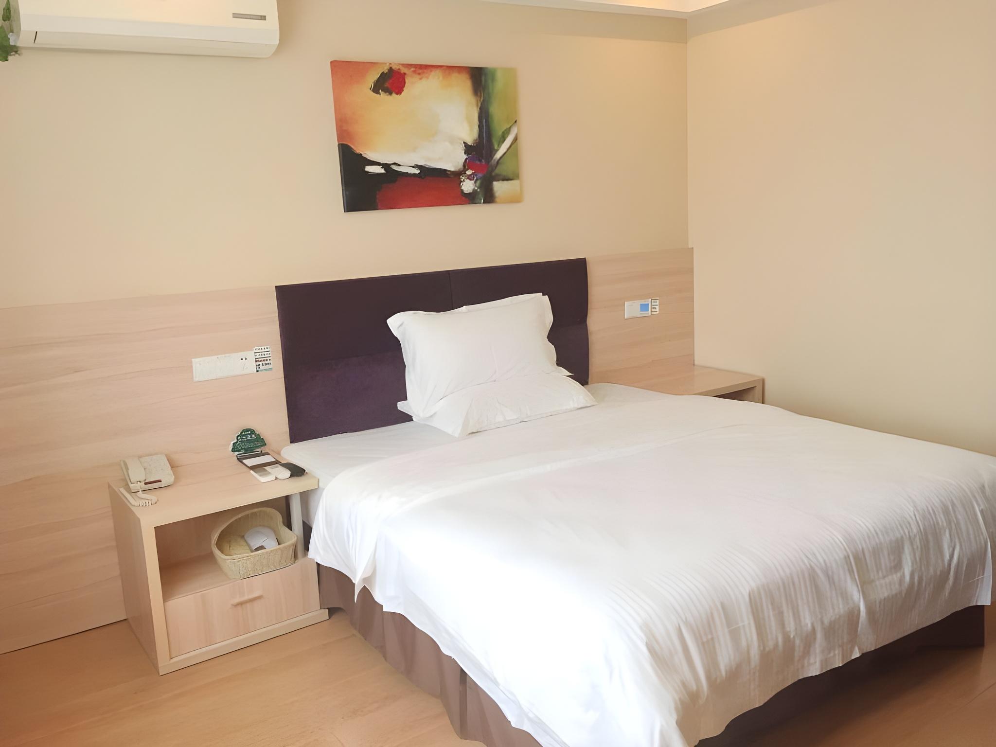 BUSINESS, QUEEN BED