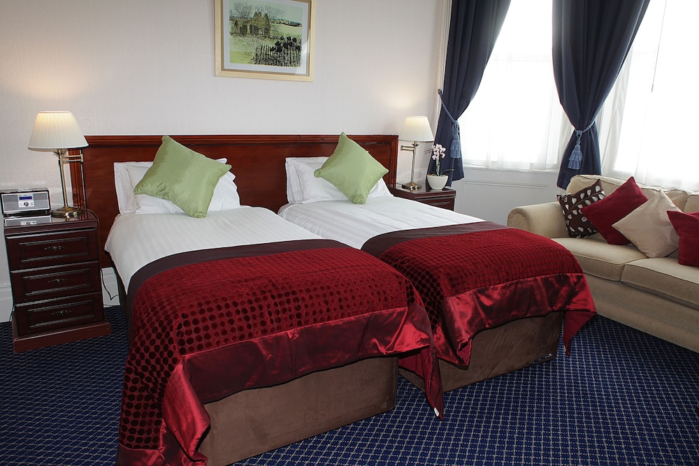 OYO Devonshire Park Hotel 12/33