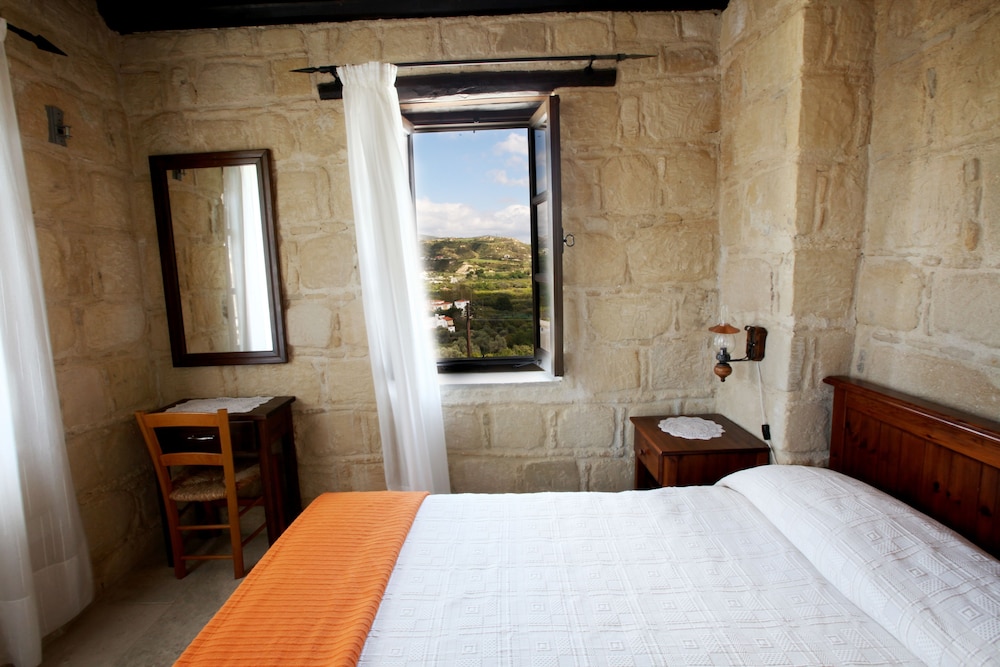 LEONIDAS VILLAGE HOUSES 7/45
