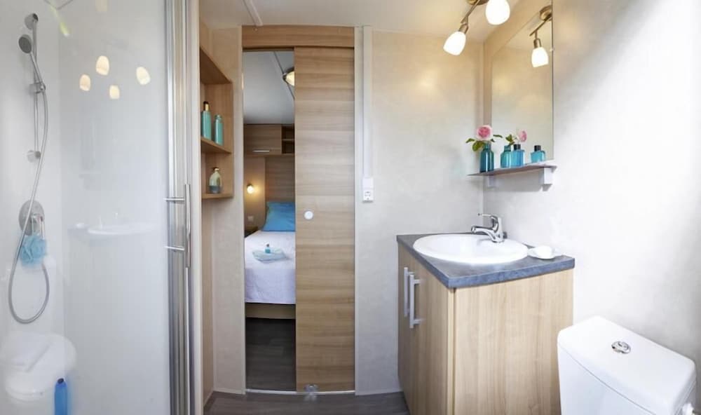 Comfort, Mobile Home, 1 Double and 4 Single Beds