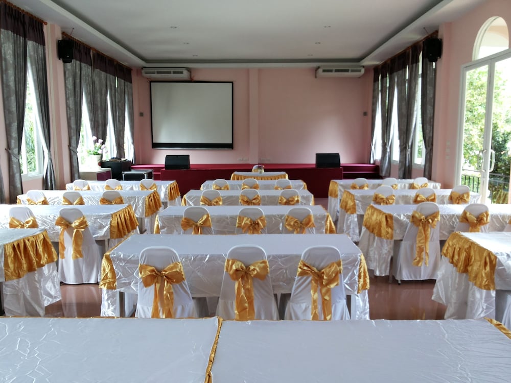 Stamp Hills Resort And Restaurant 59/71