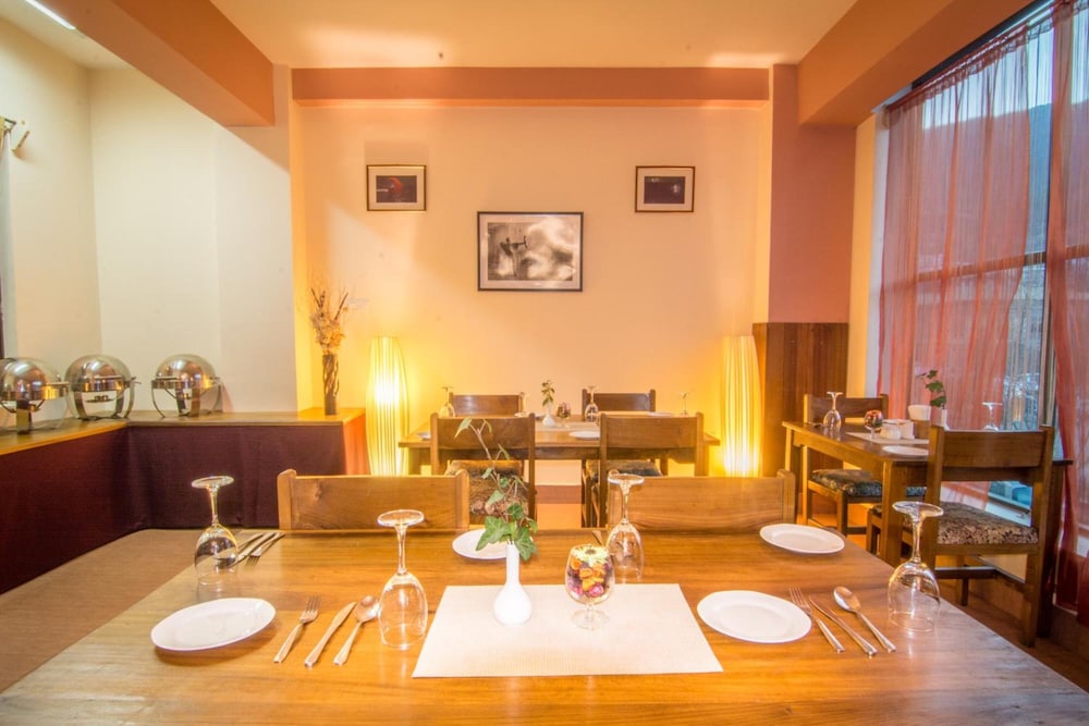 Khamsum Inn 34/47