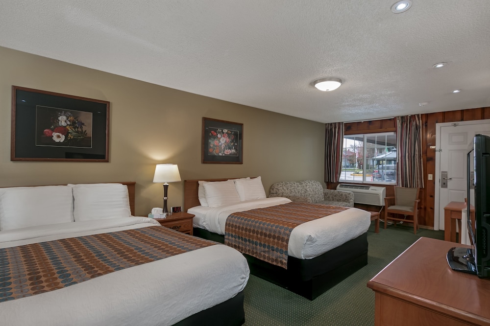 ROOM, QUEEN BED, SOFA