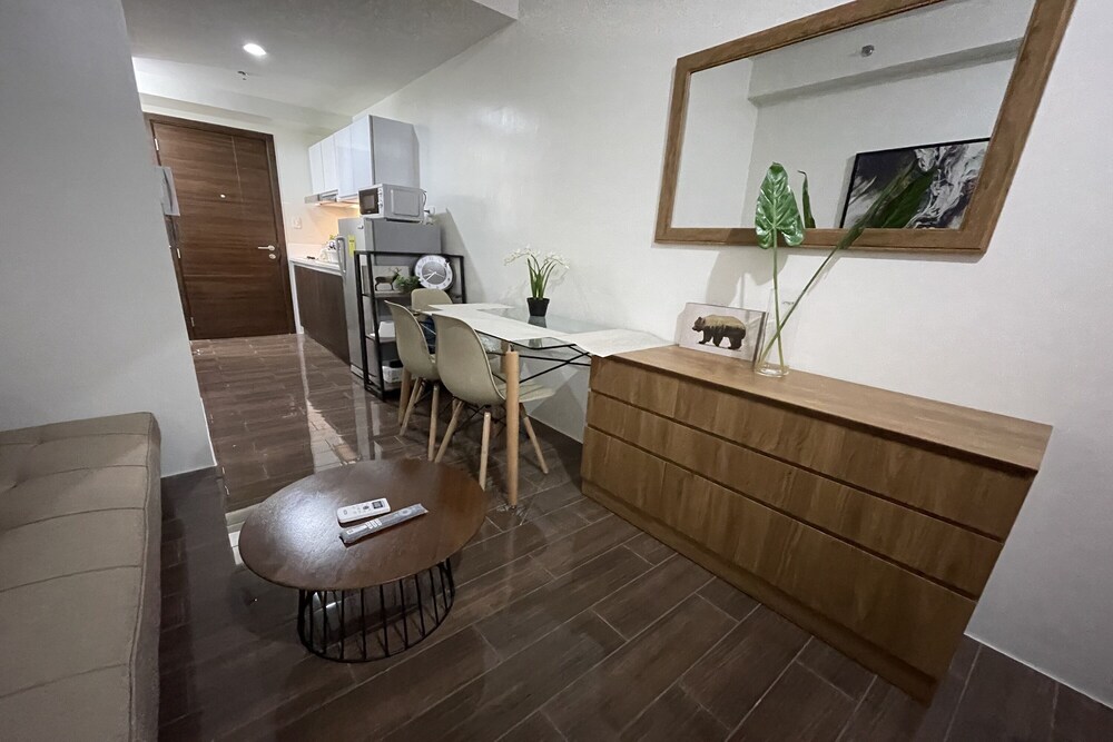 Luxe Air Residences by Makati 55/57