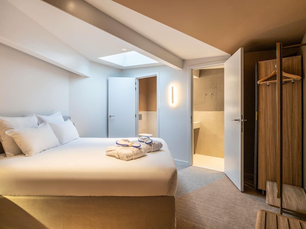 DELUXE, SUITE, 2 QUEEN BEDS