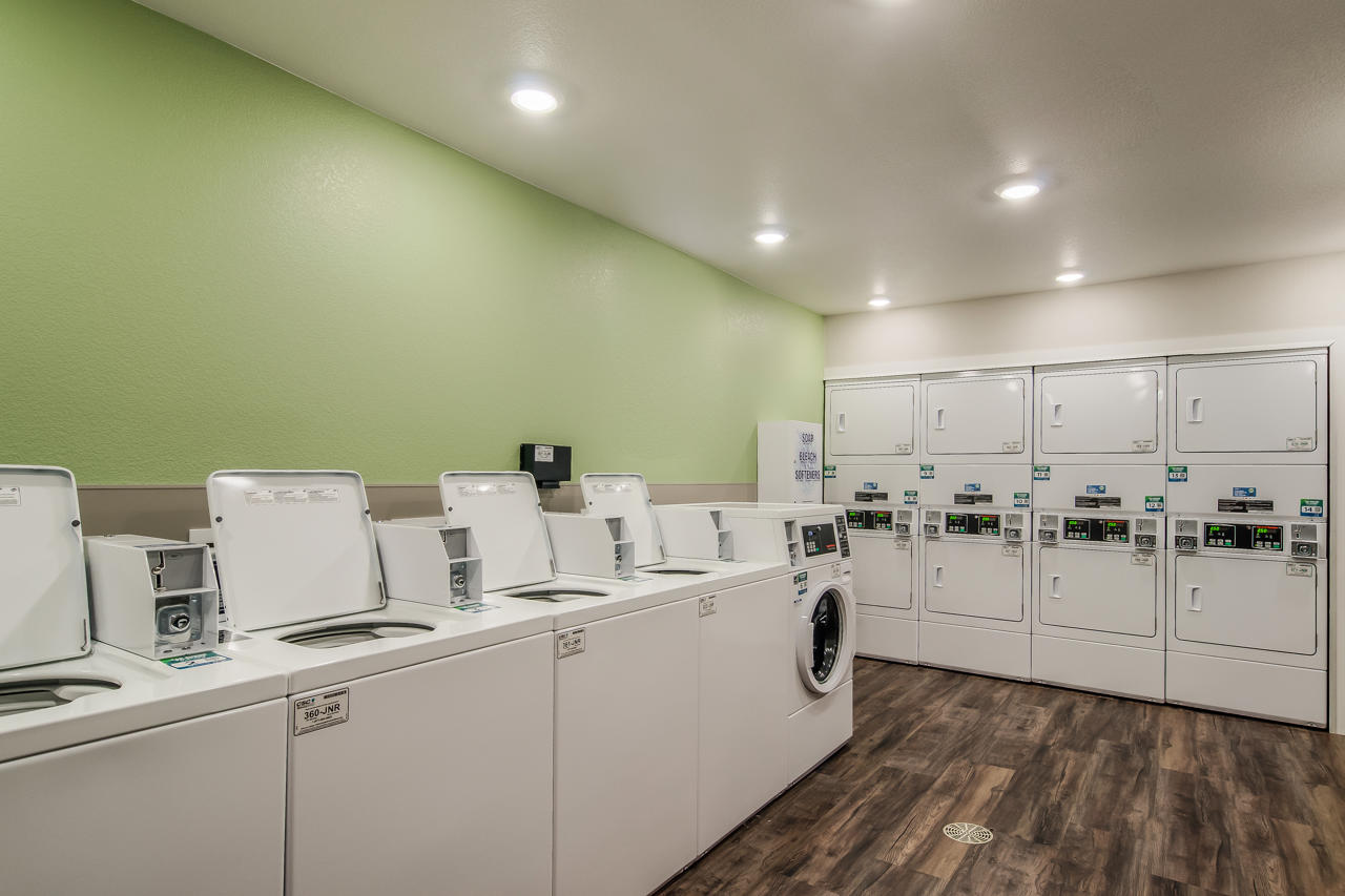 WoodSpring Suites Minot 27/28