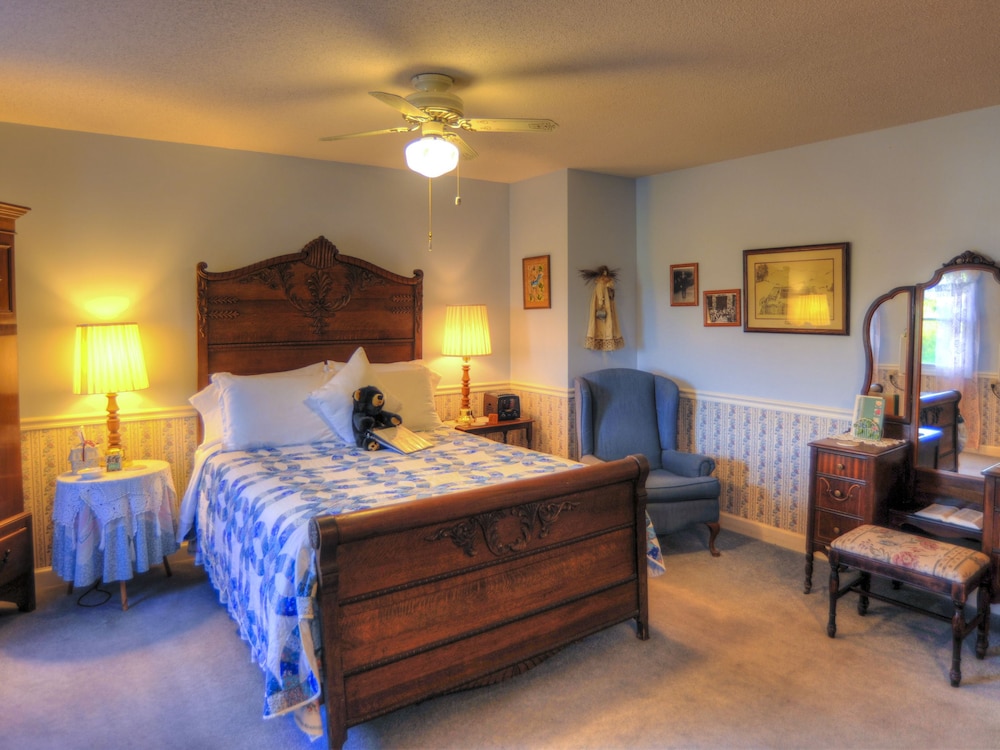 Blue Mountain Mist Country Inn 10/63