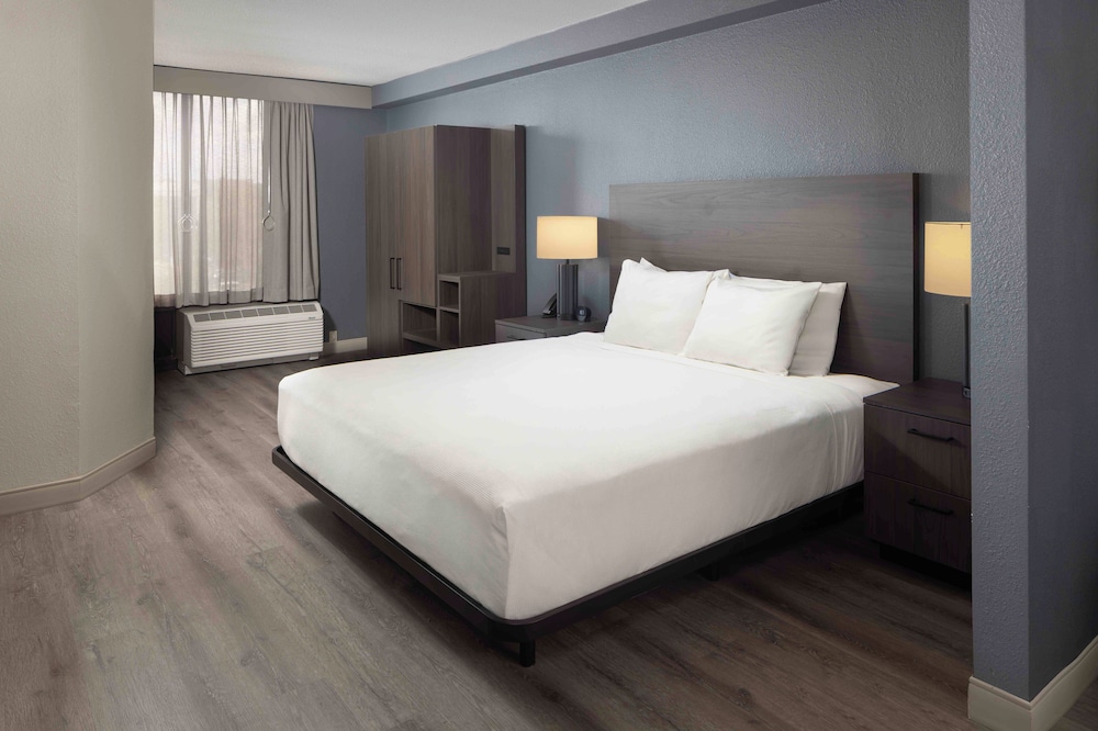 Hyatt Place Boston/Medford 11/49