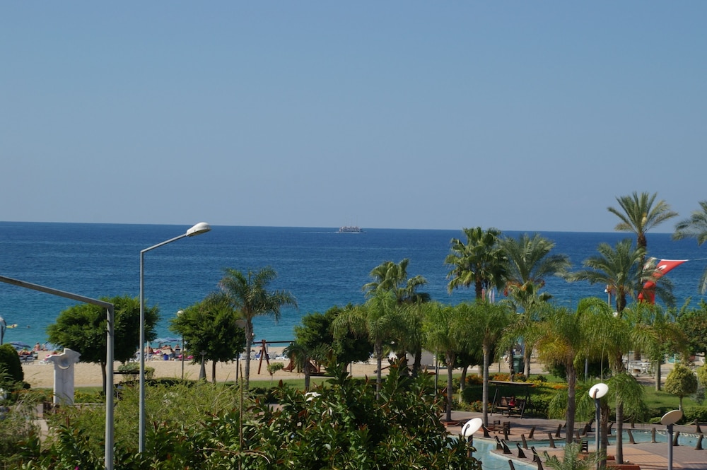 Aysev Hotel 35/42