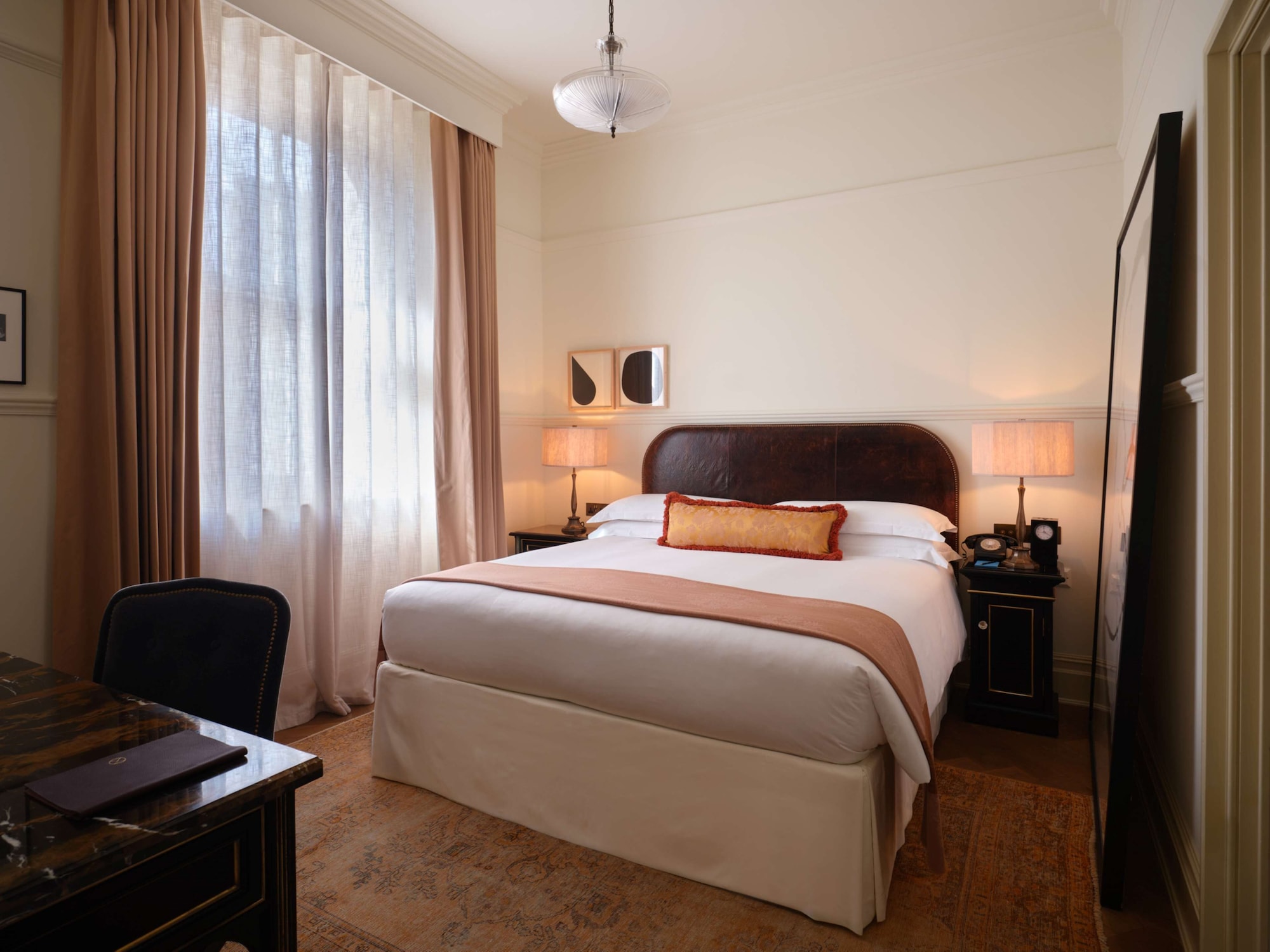 Suite, King Bed, Parlor