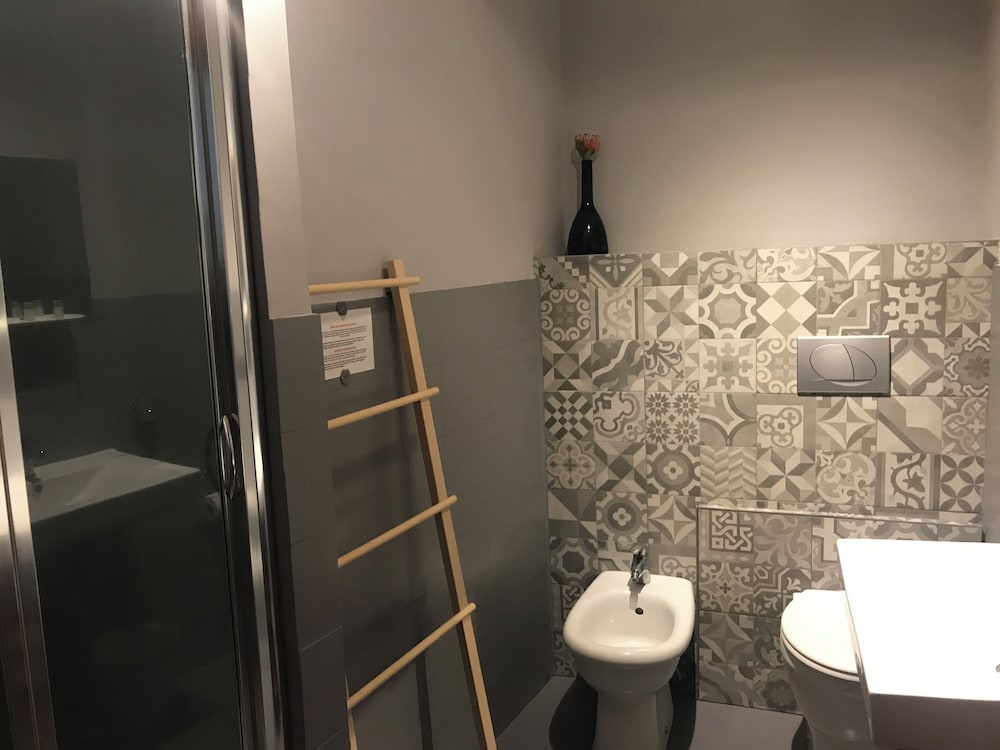1 BEDROOM, STANDARD, COURTYARD AREA