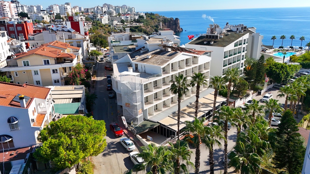 Prima Hotel 62/70