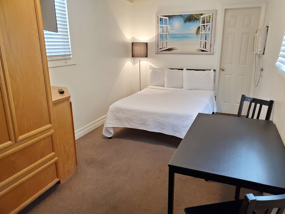 Coronado Inn 28/43