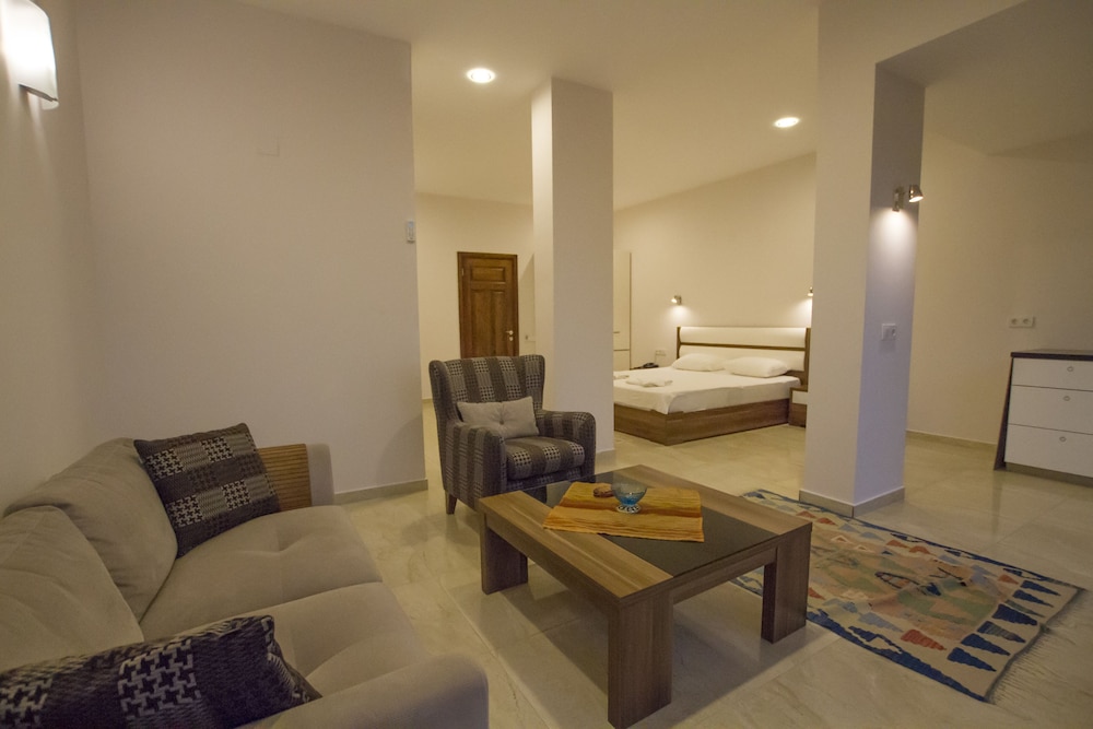 KULUBE HOTEL 25/50