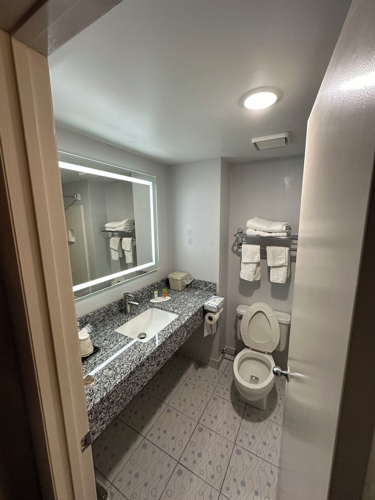 Days Inn Niantic Near Casinos 27/28
