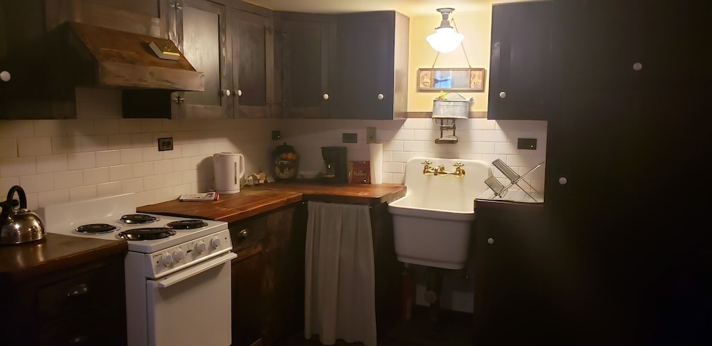 Alaska Heritage House 4/74