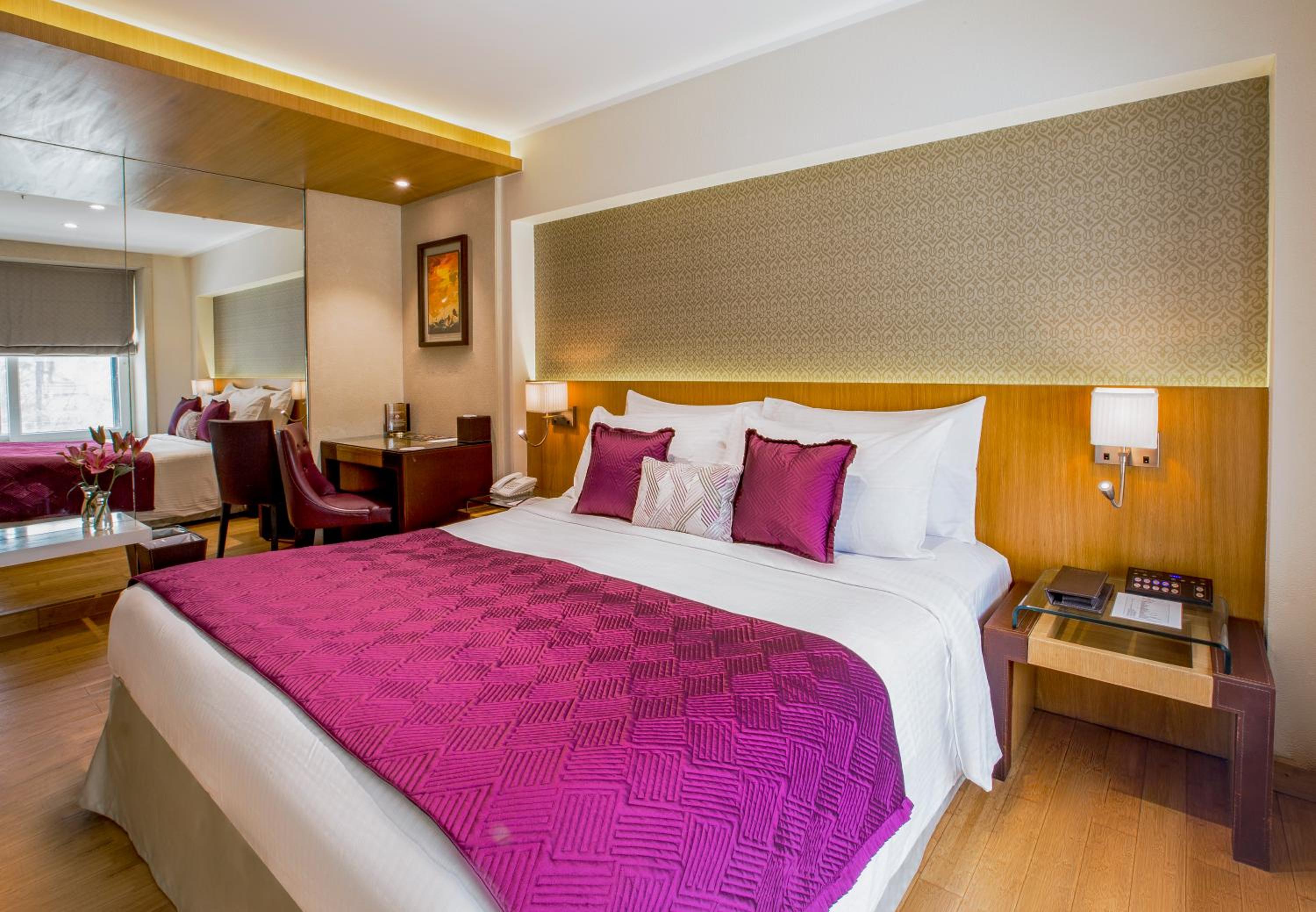 Super, Deluxe, Double Bed