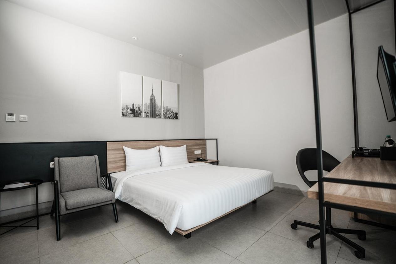 Conjioo Hotel Jakarta Managed by MHM 6/17