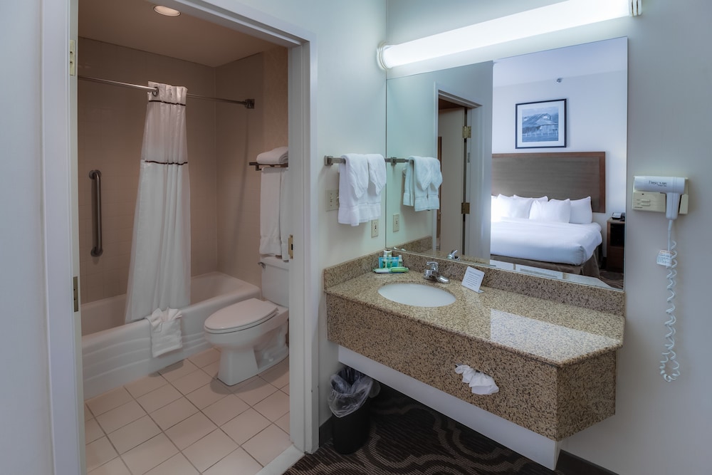 Ashmore Inn and Suites 59/61