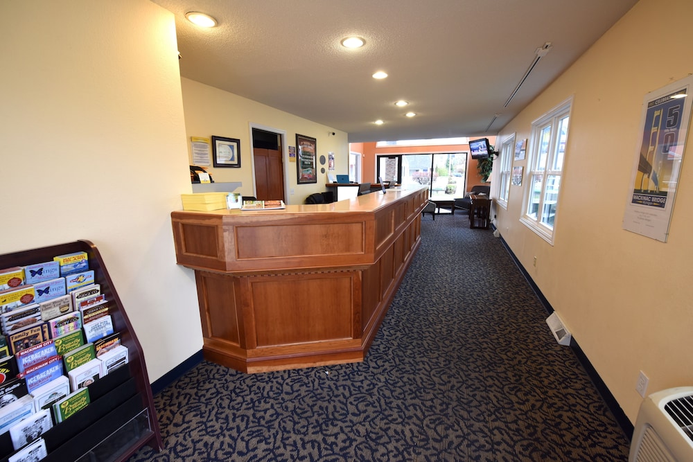Days Inn By Wyndham Mackinaw City - Lakeview 4/28