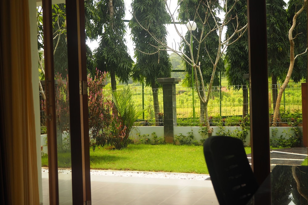 The Gecho Inn Country 36/50