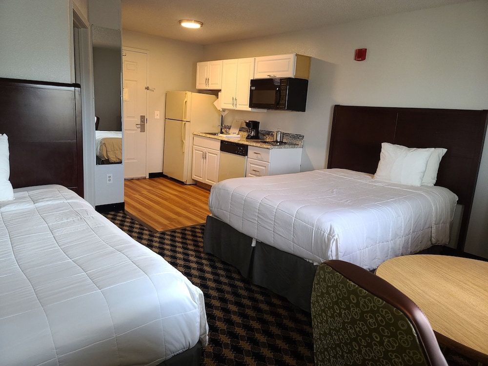 MCM Elegante Suites 6/37