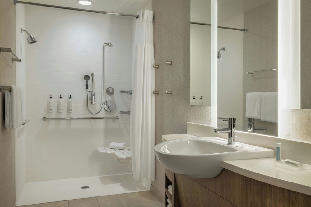 جناح بسريرين كوين، SpringHill Suites by Marriott Braselton 3/7