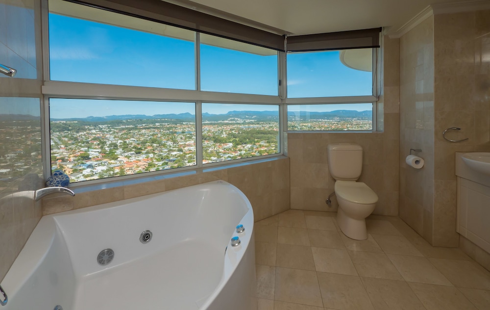 Burleigh Surf Apartments 77/77