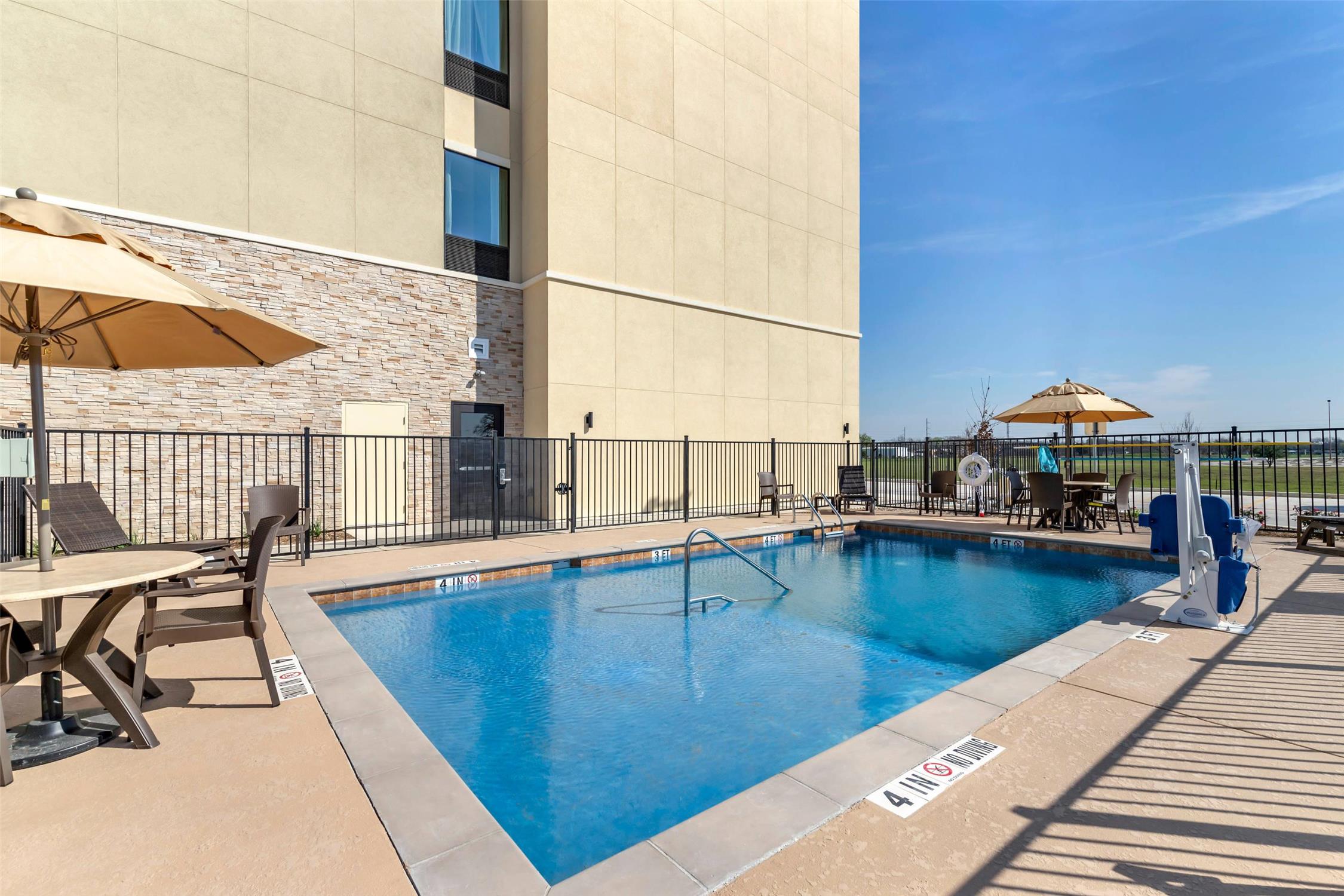 Comfort Suites San Antonio Ft. Sam Houston/SAMMC Area 22/25