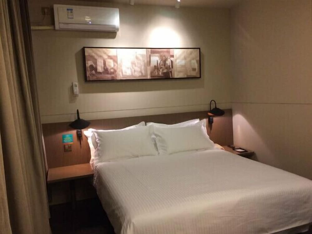 Jinjiang Inn Select (Chifeng Railway Station) 27/37