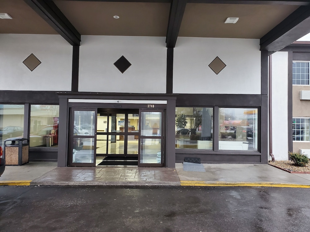Royal Inn Hotel 36/37