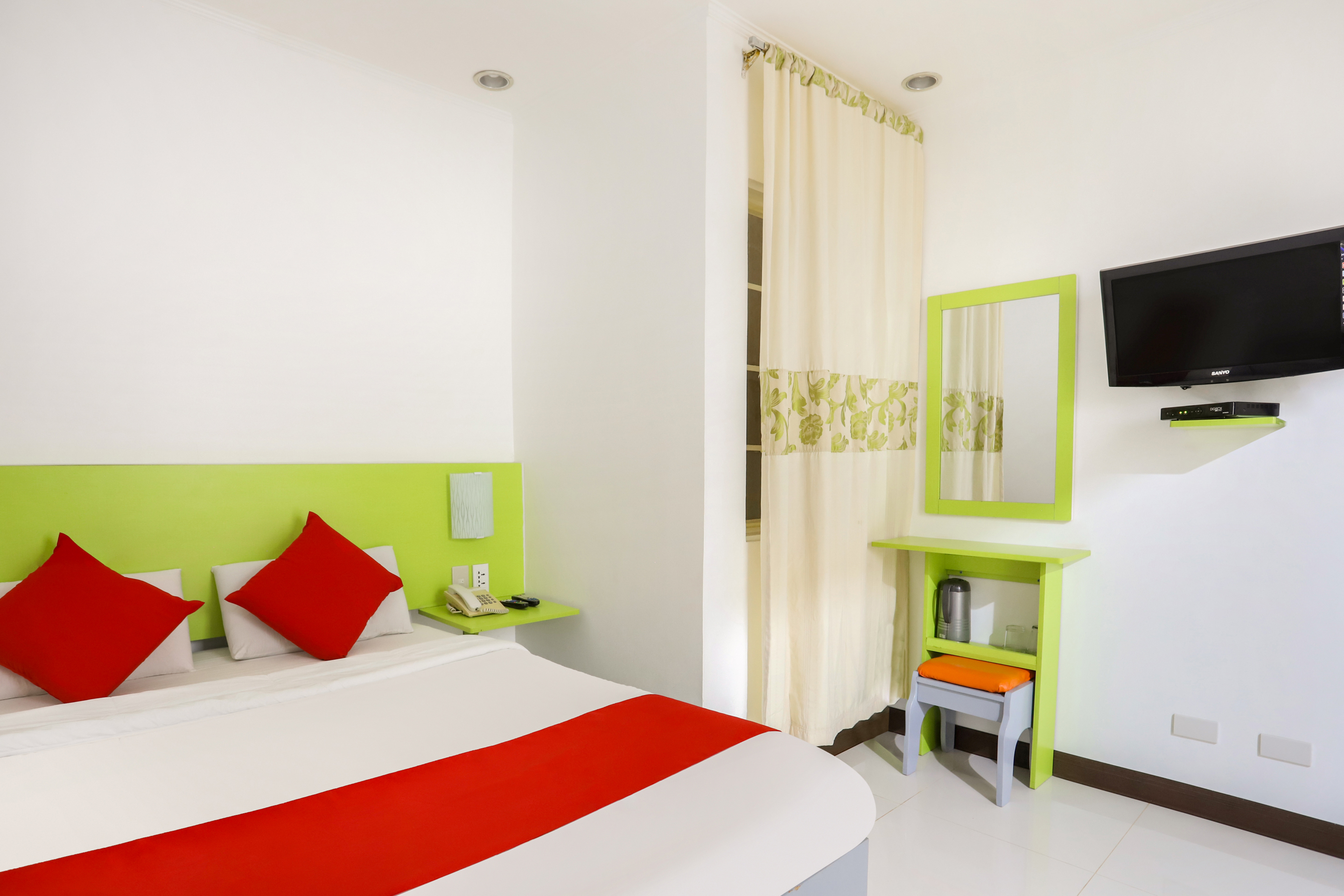 غرفة سوبيريور بسرير مزدوج، OYO 210 Apple Tree Suites 2/4
