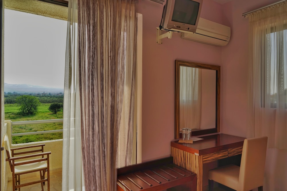 Kokkoni Beach Hotel 24/42