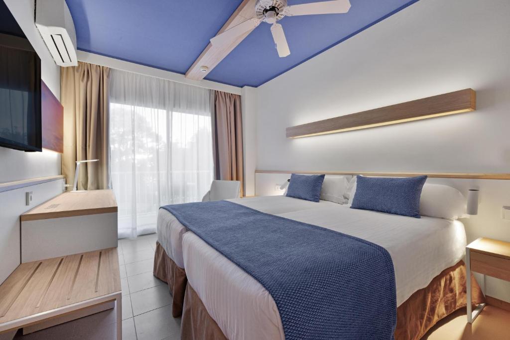ROOM, DOUBLE BED, BALCONY