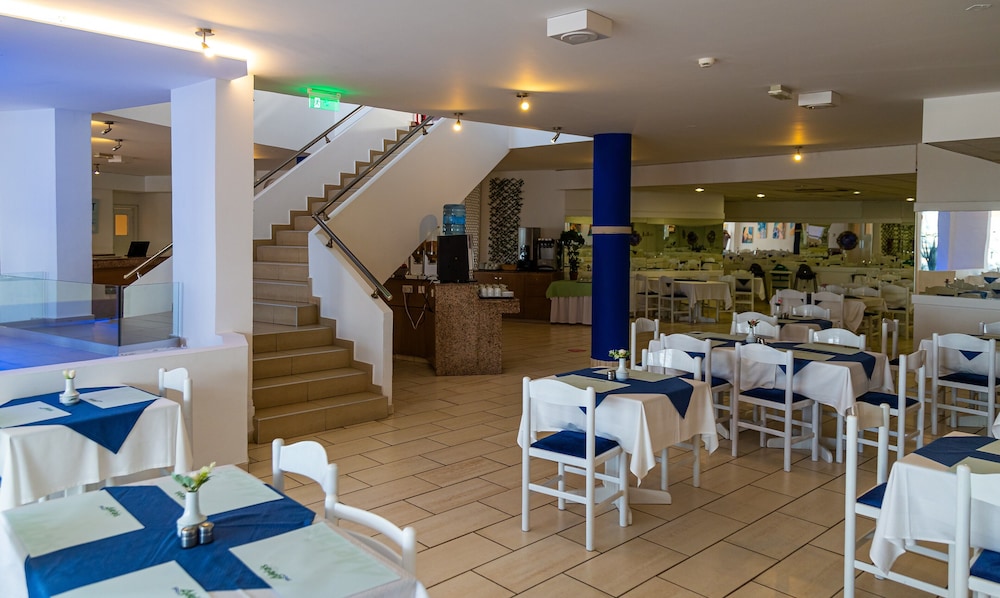 Adelais Bay Hotel 34/50