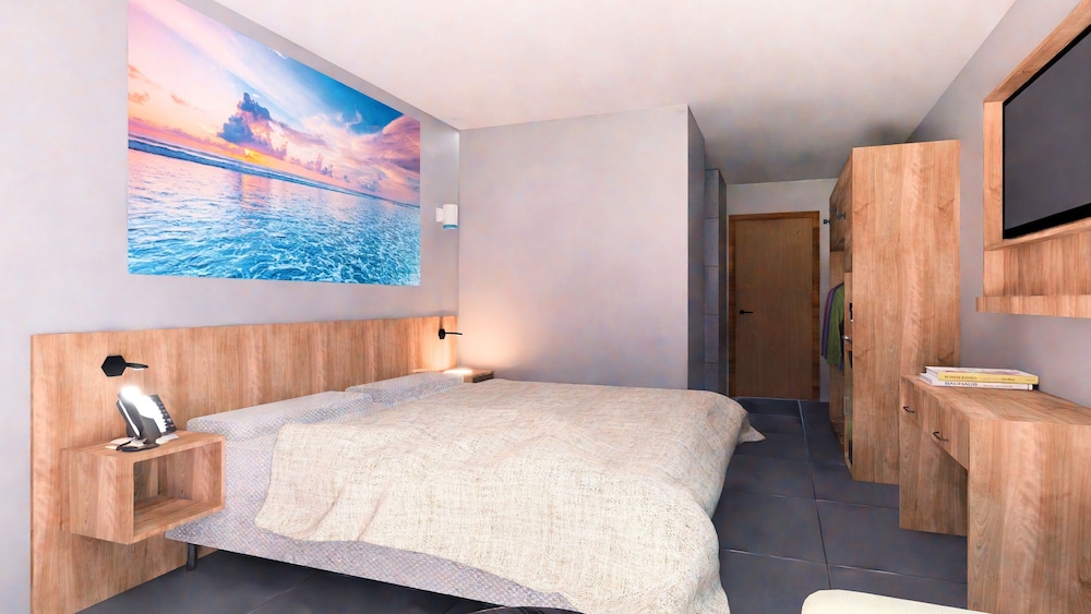 SIGNATURE, DOUBLE BED, HOT TUB