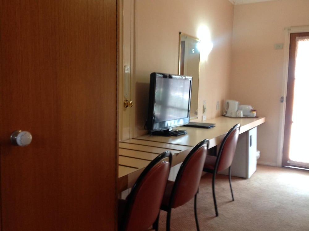 Philadelphia Motor Inn 18/22
