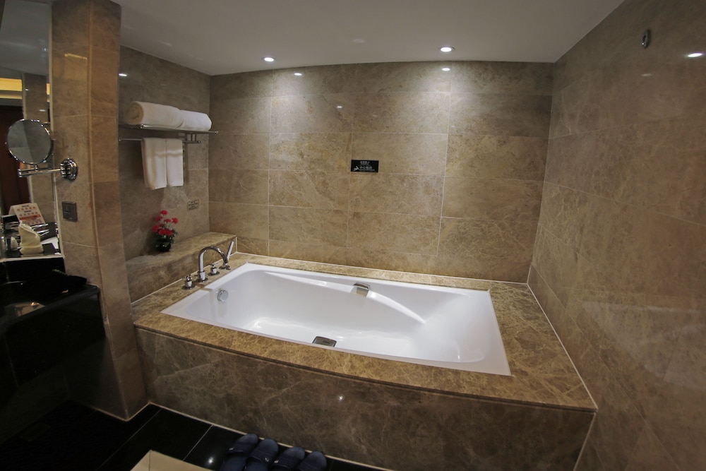Gladden Hotel Jiangmen 58/61