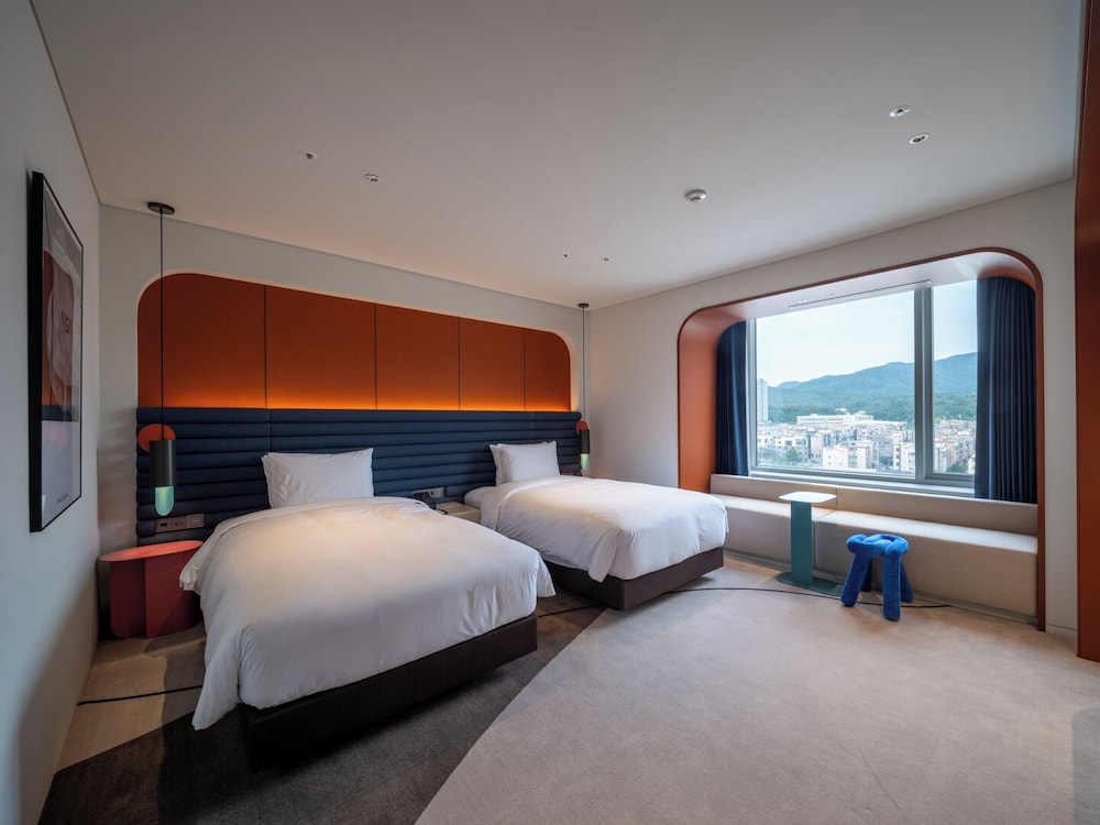Boutique, Fitness, Twin Beds, Indoor Pool