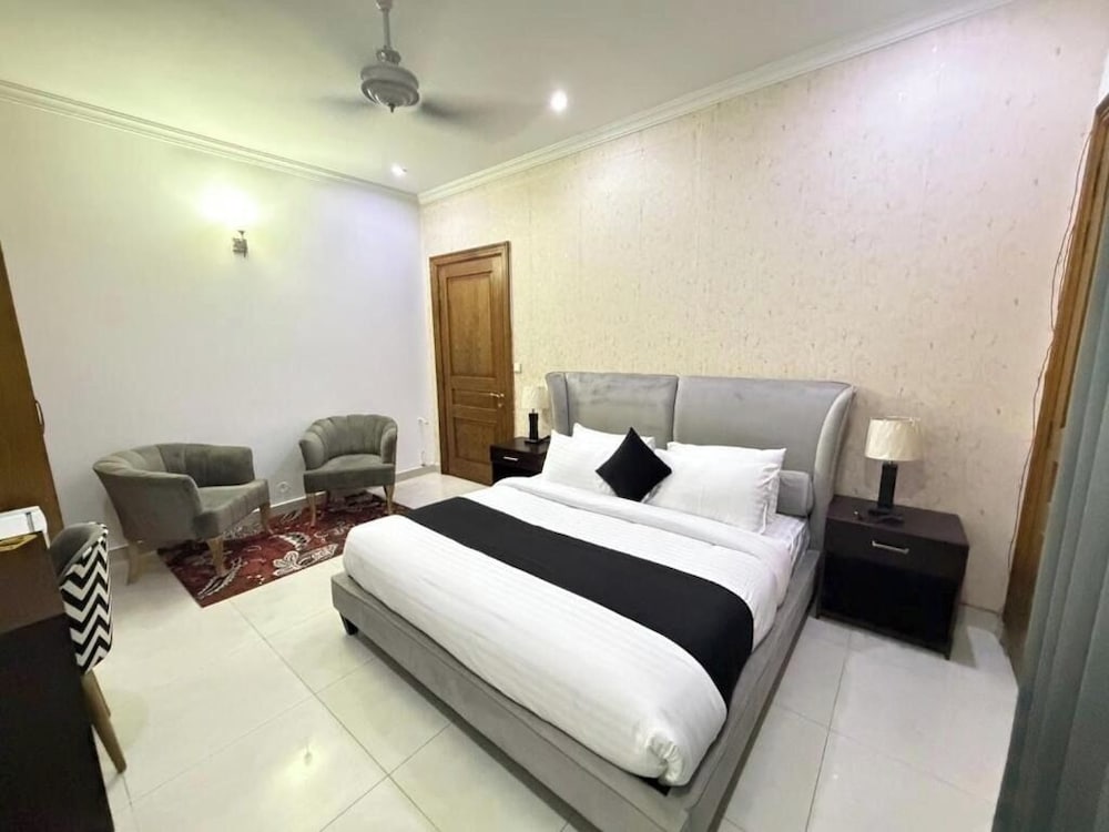 Rhodium Elite Hotel 32/56