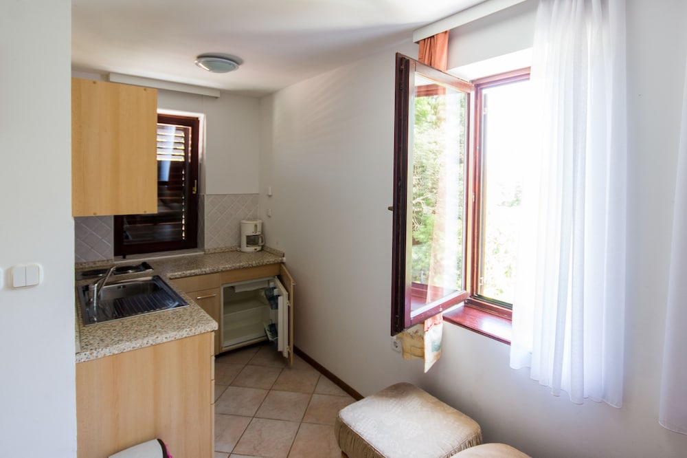 APARTMENTS AND ROOMS DEGRA 47/49