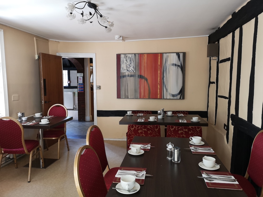 Tudor Lodge Hotel 26/45