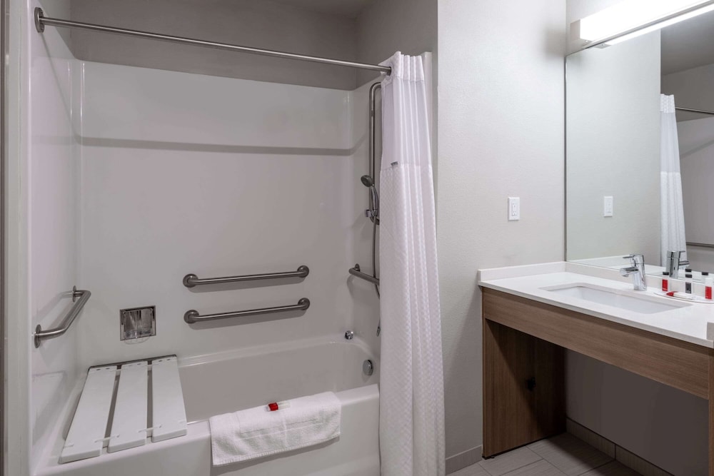 Microtel Inn and Suites by Wyndham Georgetown Lake 19/55