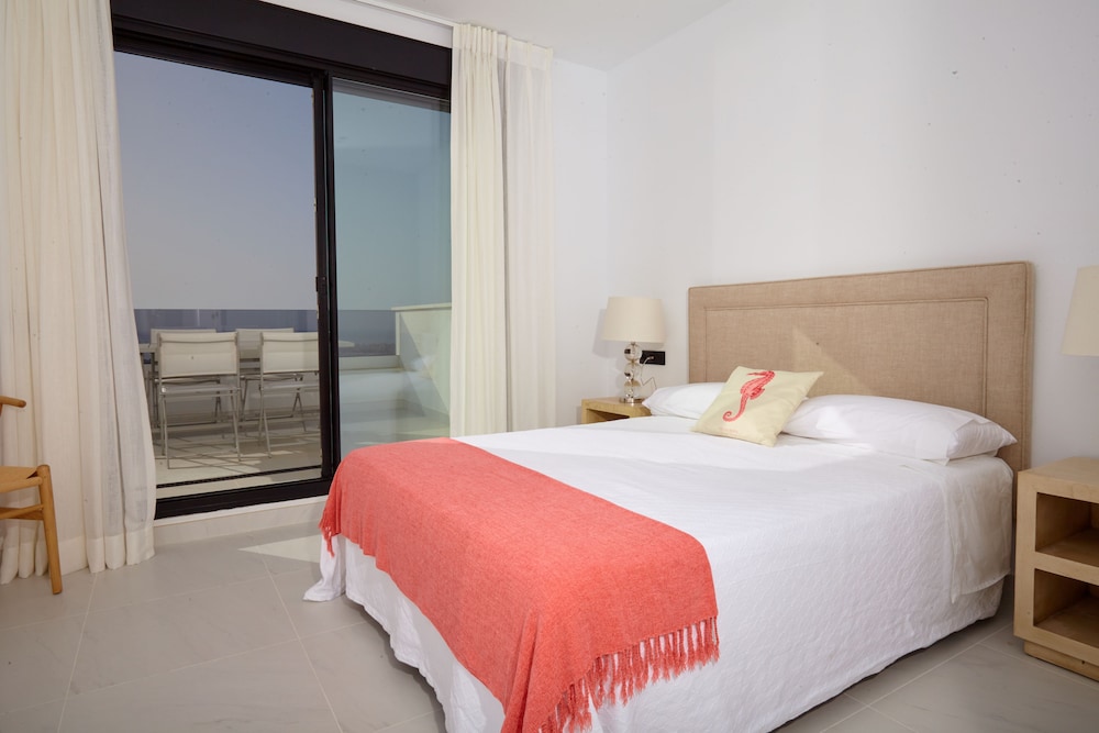 Semi Room, 2 Bedrooms, Junior, Penthouse, Double and Twin Beds, Terrace، ESTEPONA HOLIDAY HILLS 7/10
