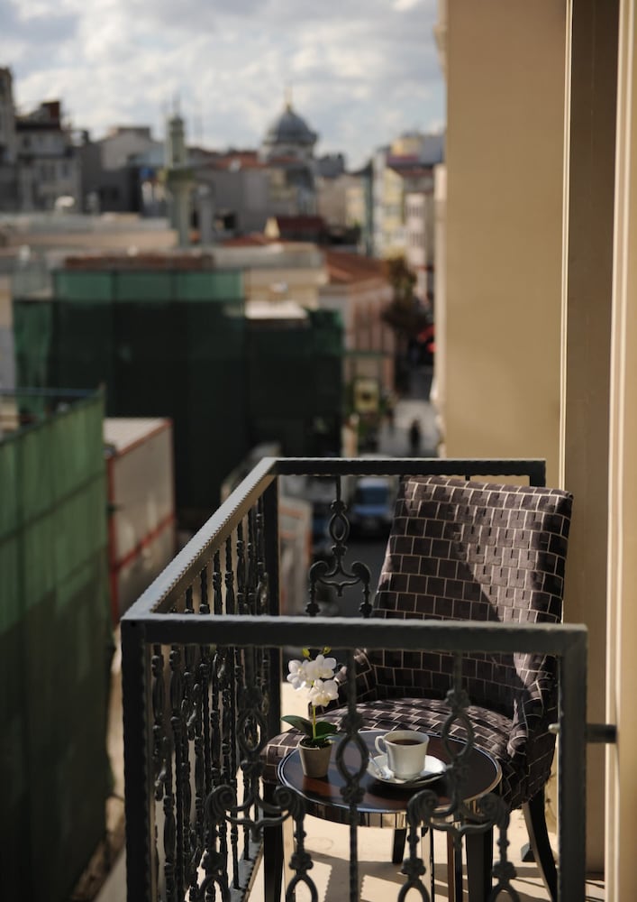 Le Petit Palace Hotel 40/50