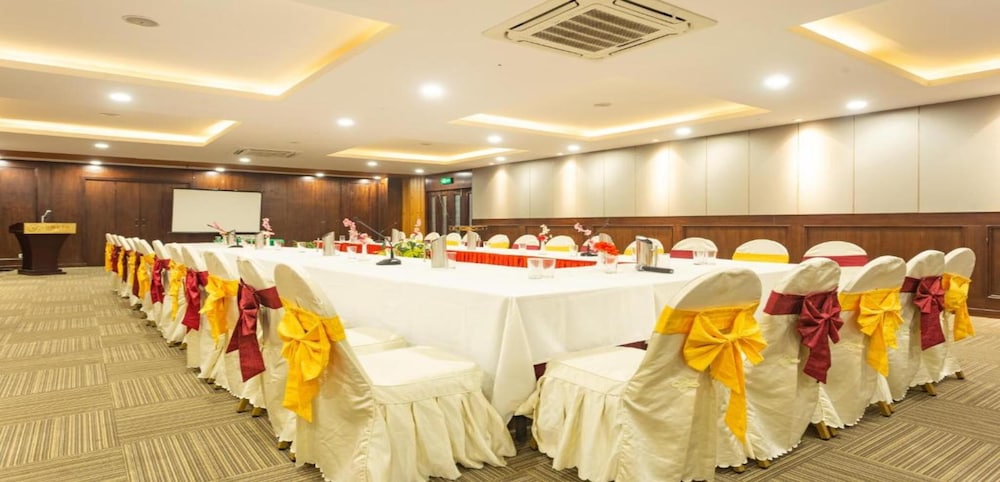 Indreni Suites Hotel 32/36