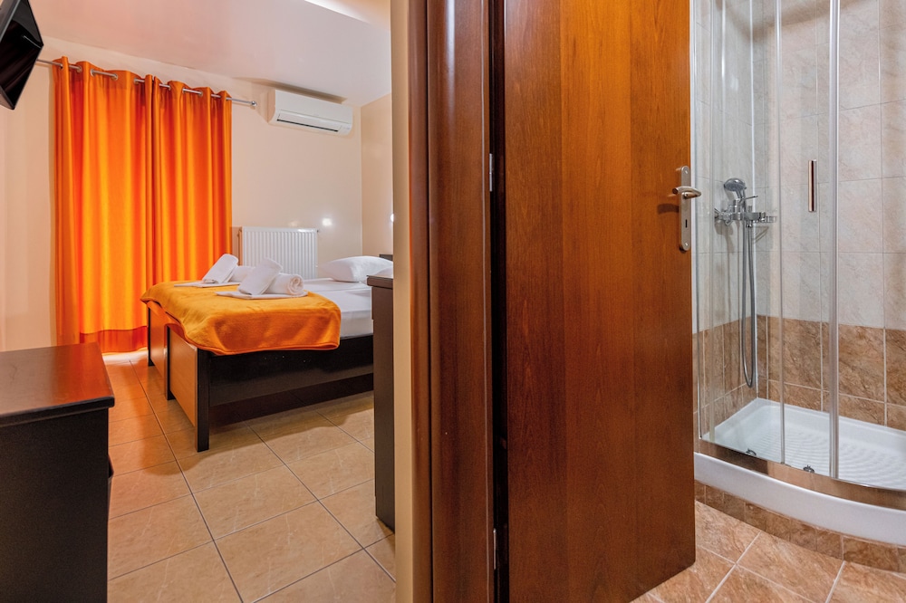 Faros 1 Hotel 67/67