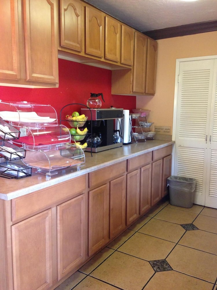 Escondido Lodge 6/56